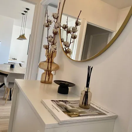 Eiffel Tower View & Pool 파리