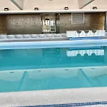 Eiffel Tower View & Pool Apartment *