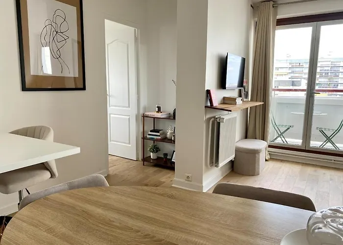 Eiffel Tower View & Pool