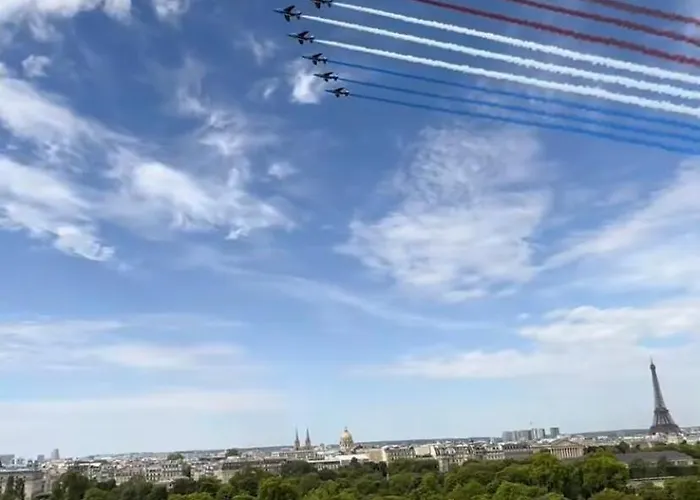 Appartement Eiffel Tower View & Pool