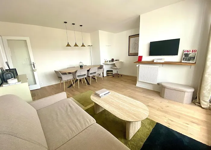 Eiffel Tower View & Pool Appartement