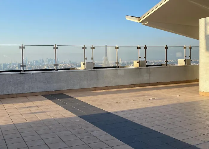 Eiffel Tower View & Pool Parijs