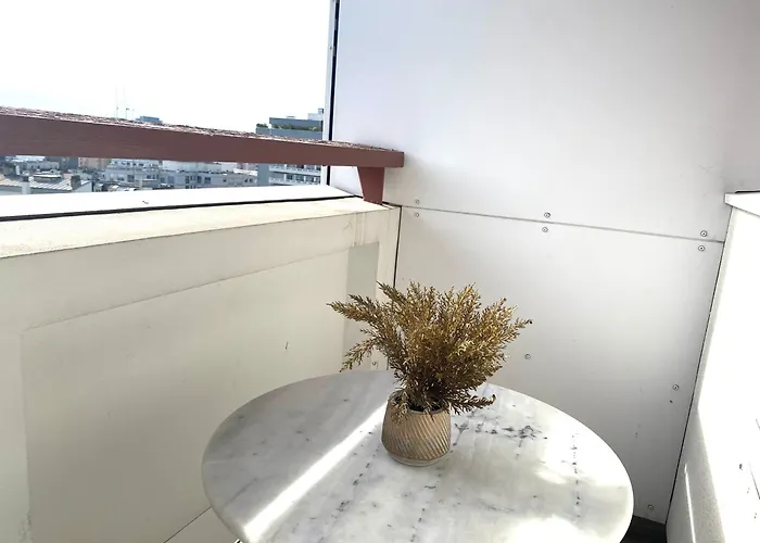 Eiffel Tower View & Pool * Parijs