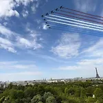 アパート Eiffel Tower View & Pool