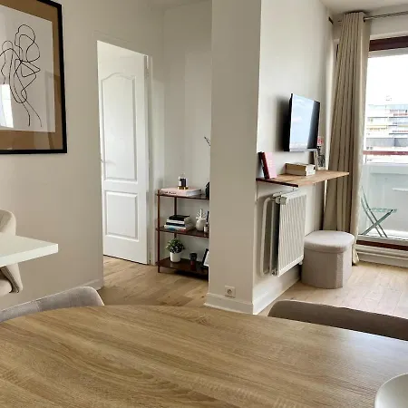 Eiffel Tower View & Pool