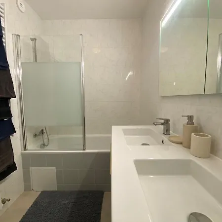 Eiffel Tower View & Pool Paris